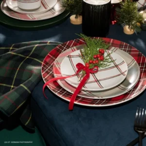A Scottish Evergreen Plaid Napkin with a decorative bow on it, perfect for an elegant event or table setting.